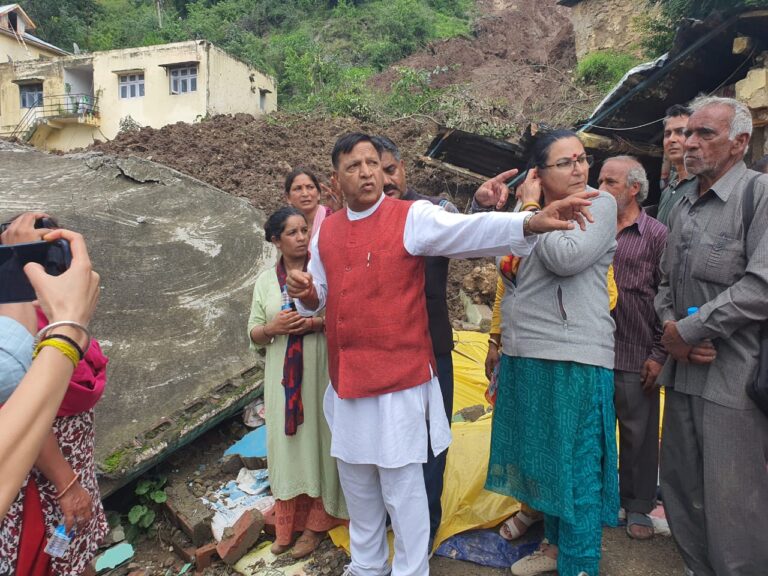 शामती क्षेत्र में बादल फटने से हुए नुकसान का जायजा लिया