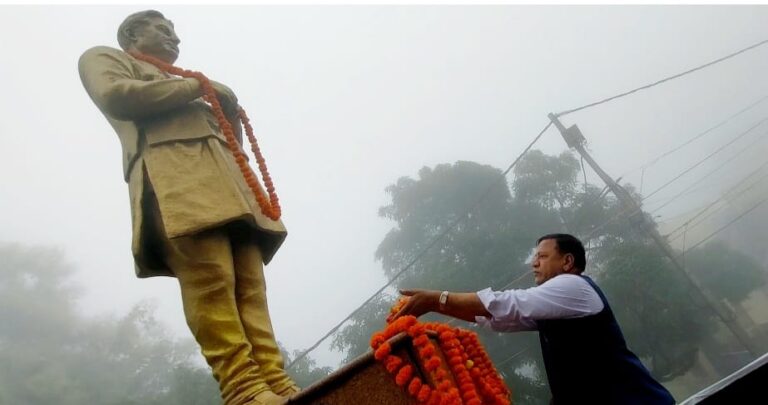 हिमाचल निर्माता एवम हिमाचल प्रदेश के प्रथम मुख्य मंत्री डॉ यशवंत सिंह परमार जी की जयंती पर नाहन यशवंत चौंक पर  स्थापित  उनकी प्रतिमा पर पुष्प अर्पित कर उन्हें नमन किया।