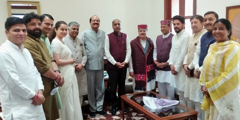 जेपी नड्डा की अध्यक्षता में भाजपा सांसदों, नेता प्रतिपक्ष, प्रदेशाध्यक्ष का एक प्रतिनिधिमंडल अमित शाह, गडकरी से मिला